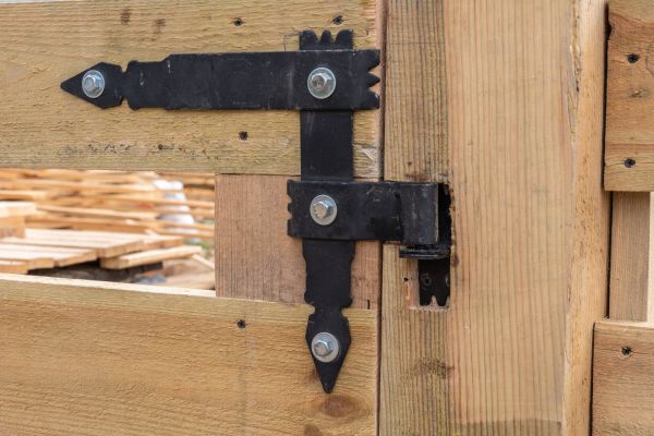 Gate Hinge Adjustment in Lake Zurich